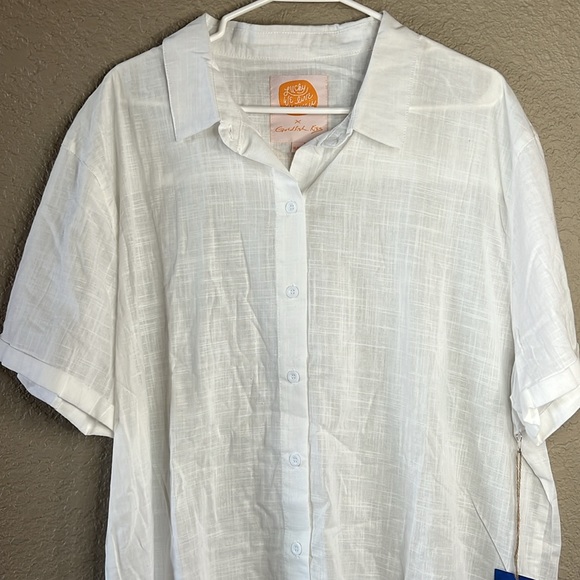 Lucky We Live in Hawaii x Goldfish Kiss Button Down Top - Picture 3 of 9